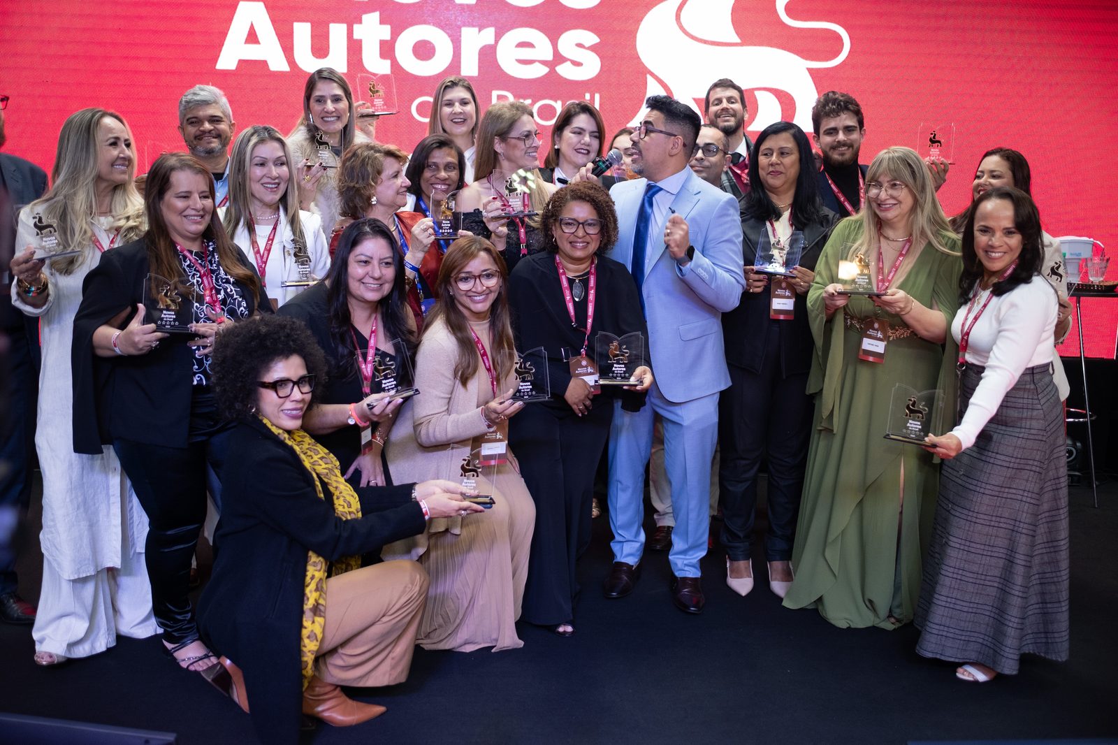 Grupo de autores premiados na Gala NAB